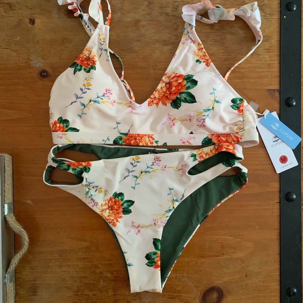 NWT Cupshe Two Piece Floral Bathing Suit 👙